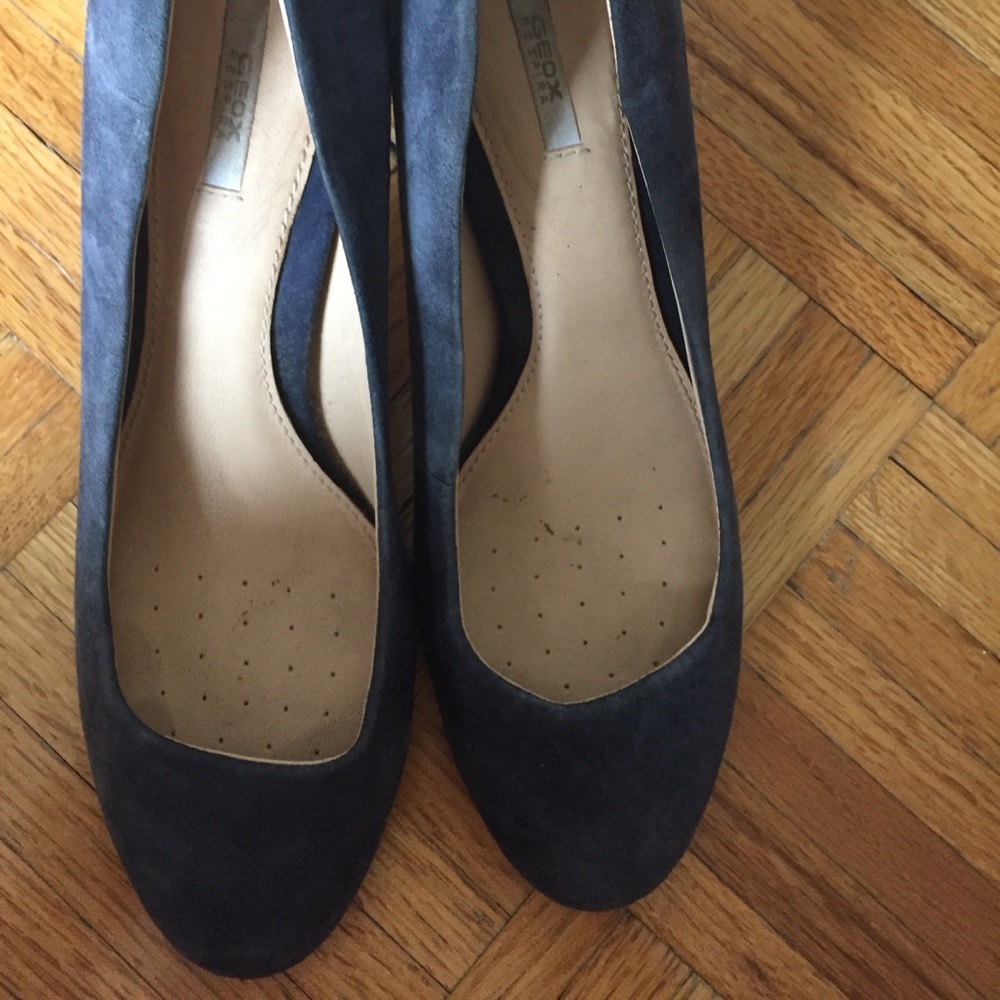 Too small - Picture 2 of 3